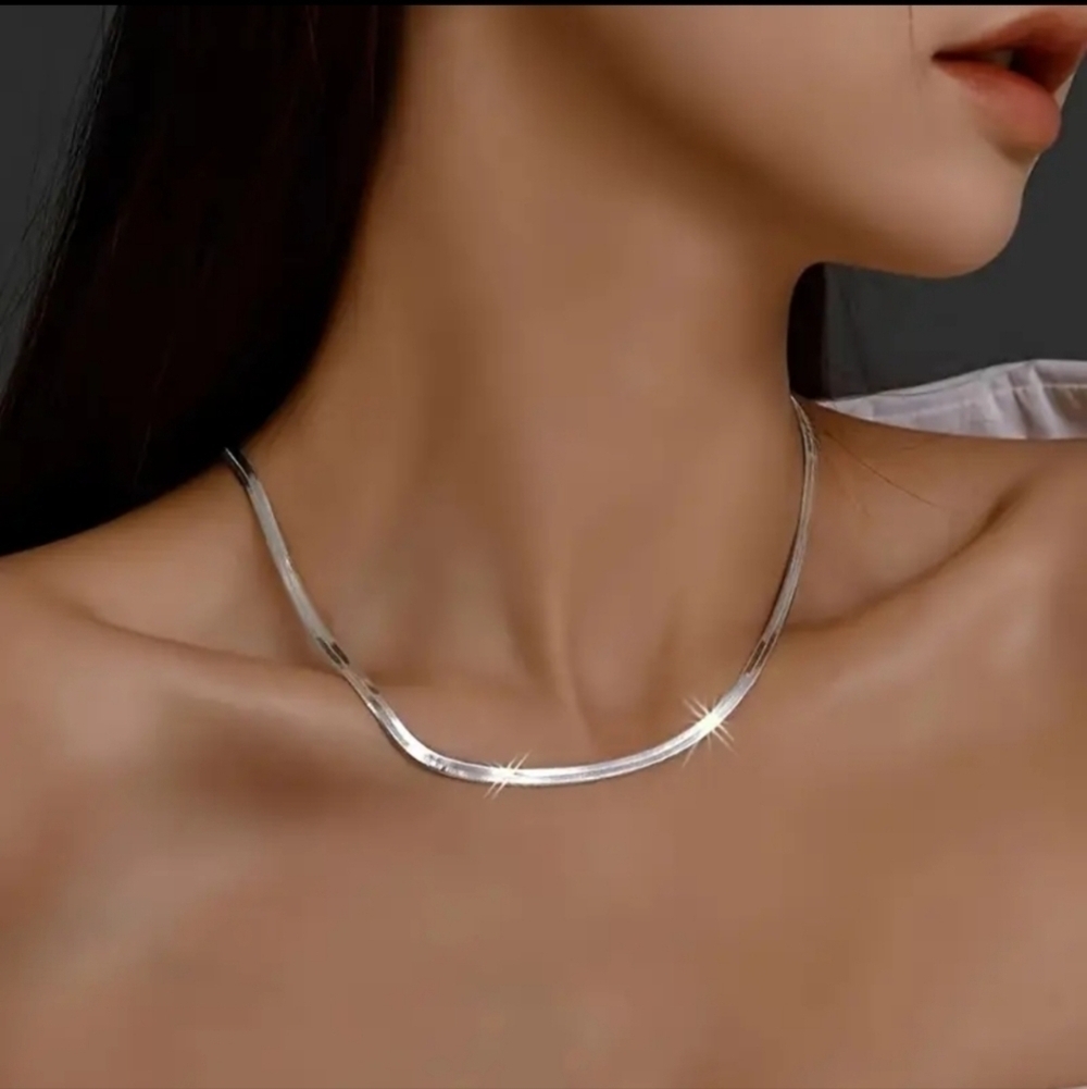 Snakebone Chain Necklace 4mm Women's Sparkling Collarbone Chain Silver Plated